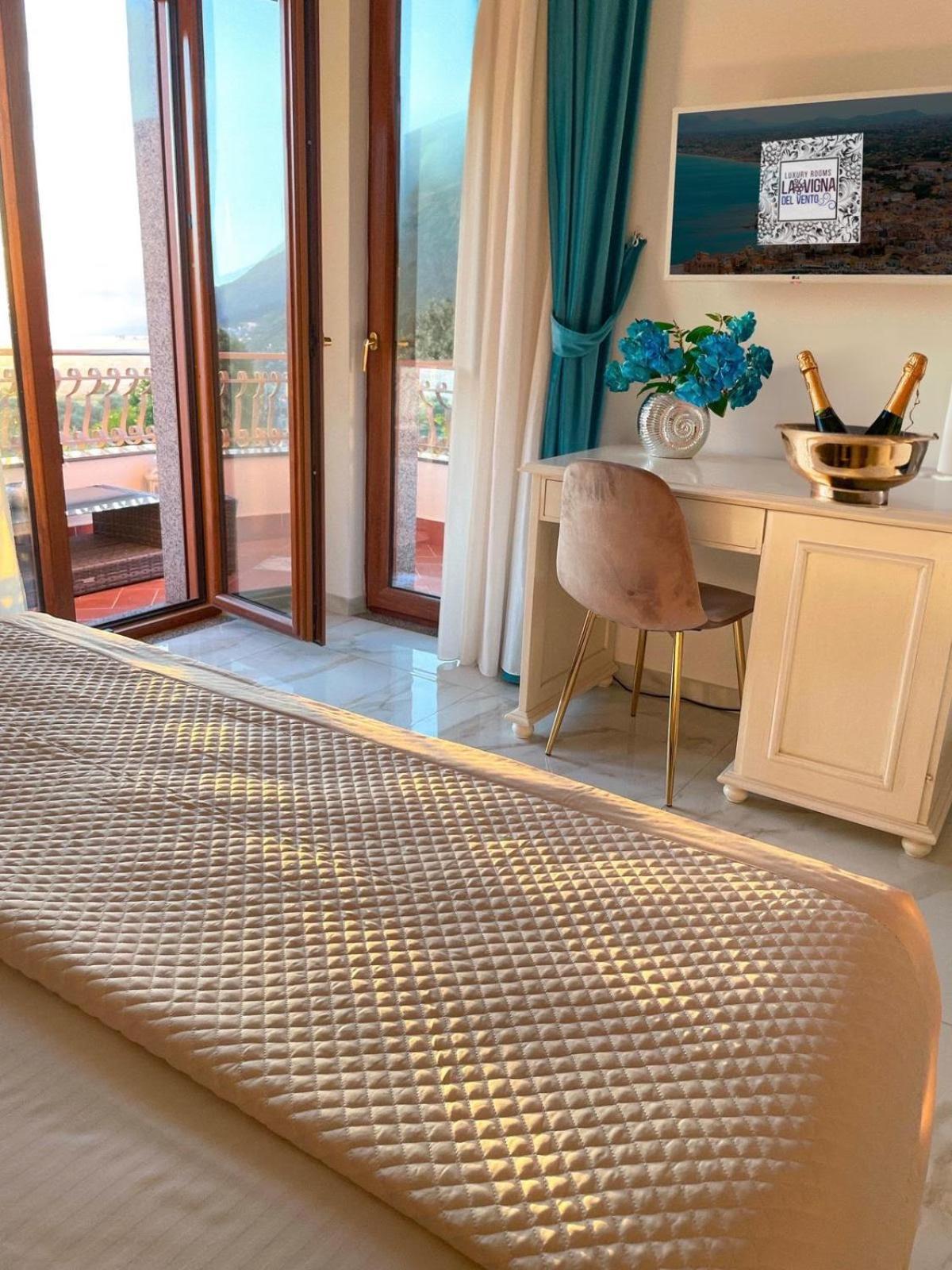 La Vigna Del Vento Bed and Breakfast Casola di Napoli Exteriör bild