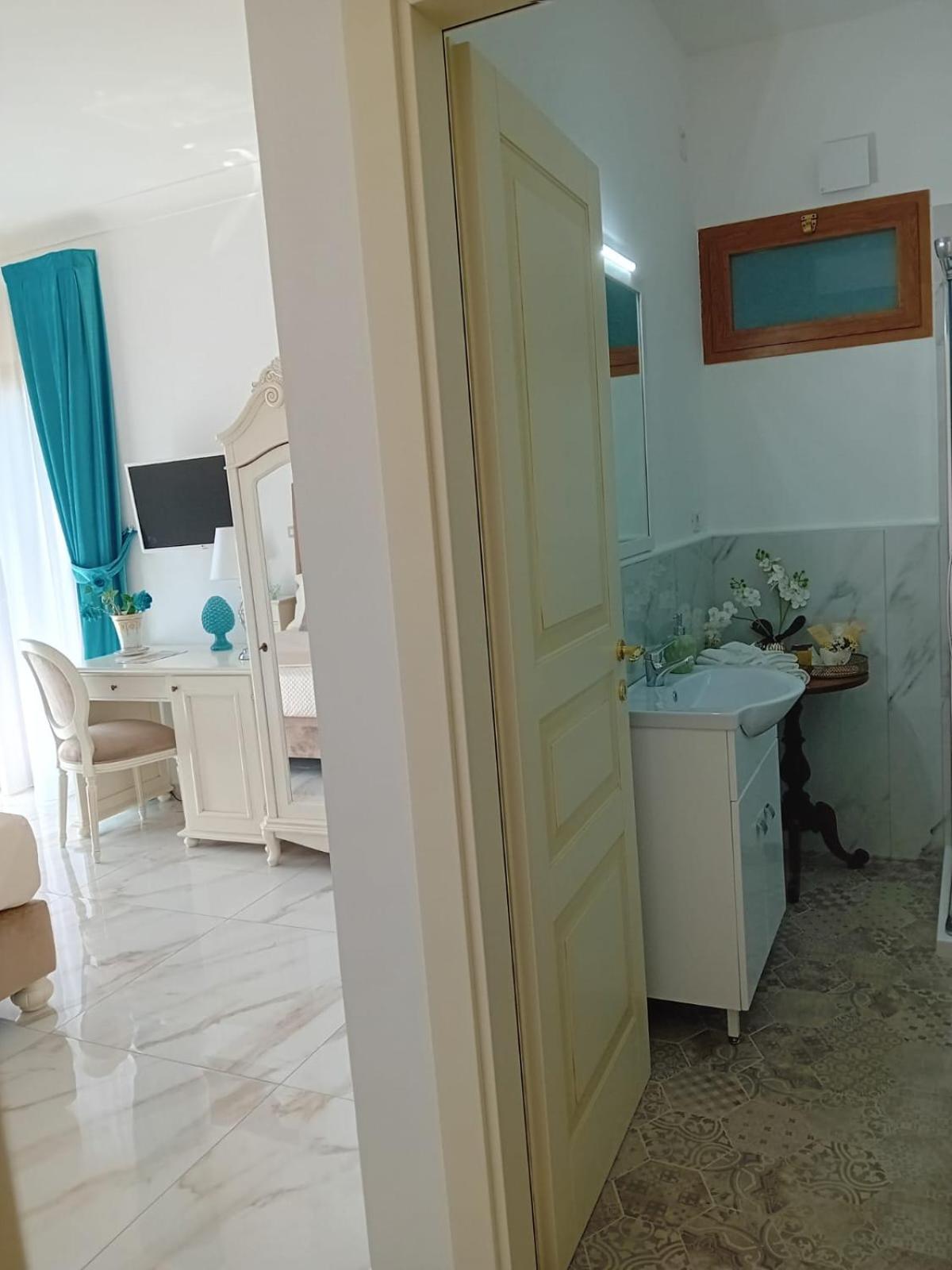 La Vigna Del Vento Bed and Breakfast Casola di Napoli Exteriör bild