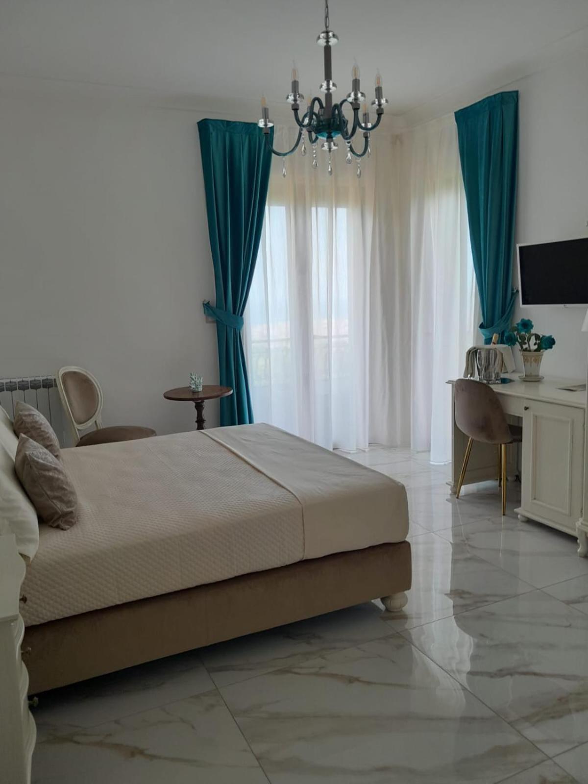 La Vigna Del Vento Bed and Breakfast Casola di Napoli Exteriör bild